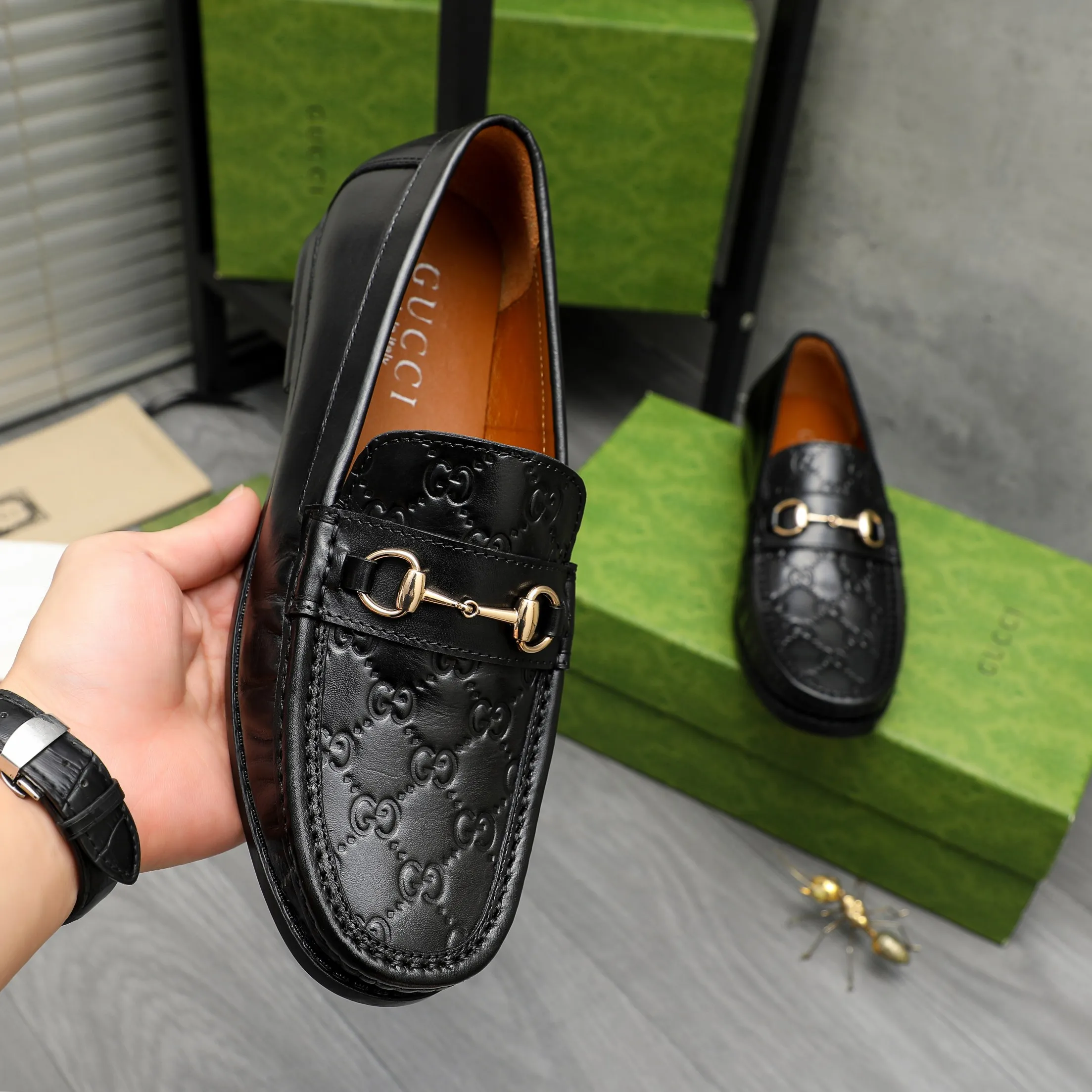 Men's shoes💰400 Product trademark: LV "Louis Vuitton" casual slip-on shoes Regular size: 38-45 (45 is custom-made and non-returnable) Product materials: Selected embossed cowhide upper, cowhide lining, rubber outsole